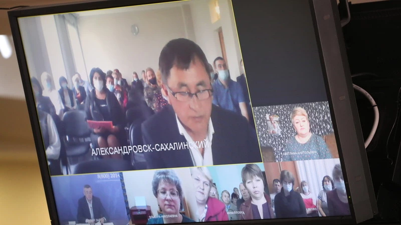 Мэр Александровска-Сахалинского рассказал губернатору о фотоловушках, новом жилье и сиротах