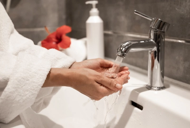 Не соответствующую нормам воду нашел Роспотребнадзор в нескольких районах Сахалина