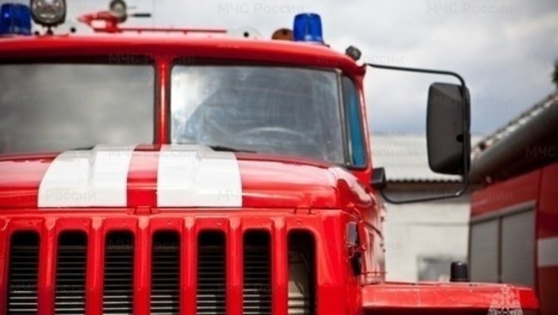 Пожарные потушили автомобиль