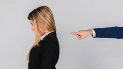 Прокуратура добилась увольнения чиновницы из мэрии Южно-Курильска за коррупцию