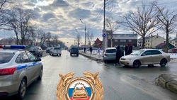 Три «Тойоты» столкнулись на выезде со двора в Южно-Сахалинске