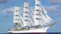 Парусник «Надежда» зашел в порт Корсакова 1 июля