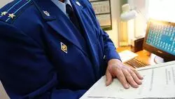 Смирныховская «управляйка» начислила, но не выплатила зарплату работникам