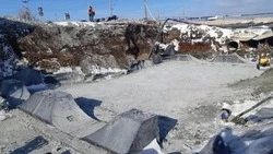 Две металлические трубы уложат в русле реки Правды в Холмском районе