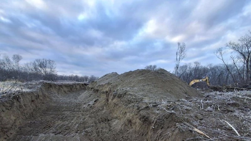 В Углегорском округе ведутся работы по возвращению реки Углегорки в историческое русло