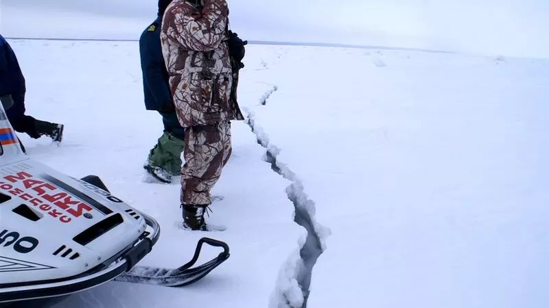 Сахалинец потерял буран во время спасения со льда в заливе Мордвинова