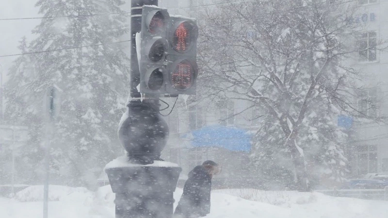 Дороги Южно-Сахалинска расчистили более 150 единиц техники в ночь на 24 декабря