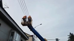 Энергетики счистили лед с линий электропередачи на севере Сахалина