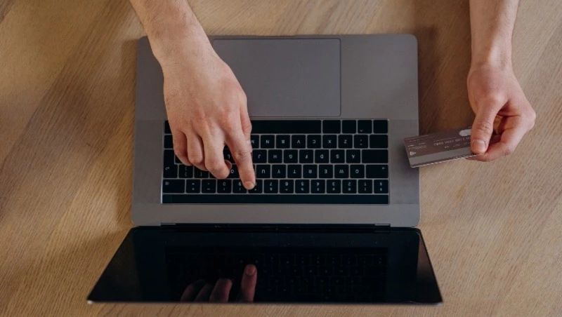 «Тинькофф» вдвое снизит размер кешбэка с 26 апреля