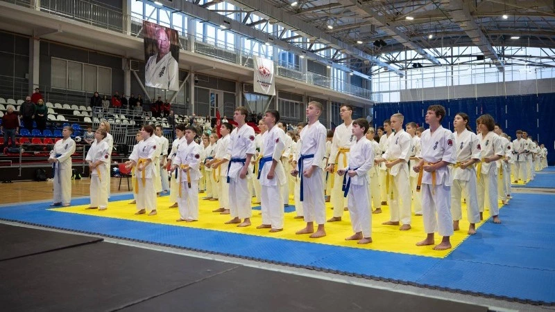 Каратисты с Сахалина завоевали девять медалей чемпионата и первенства ДФО по киокушин