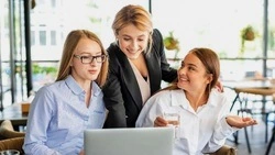 В Госдуме предложили сократить рабочий день для женщин на час