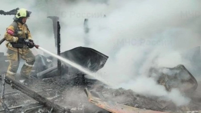 Дачный дом загорелся в Южно-Сахалинске 10 июня