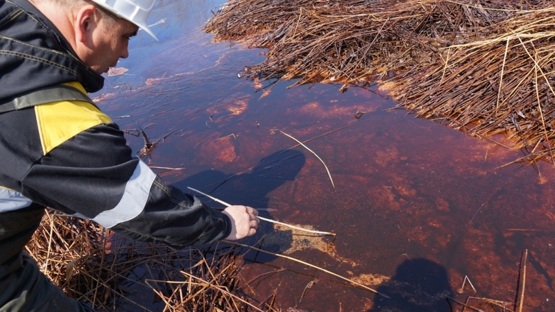 Нефтяной разлив достиг Дагинских термальных источников и Ныйского залива