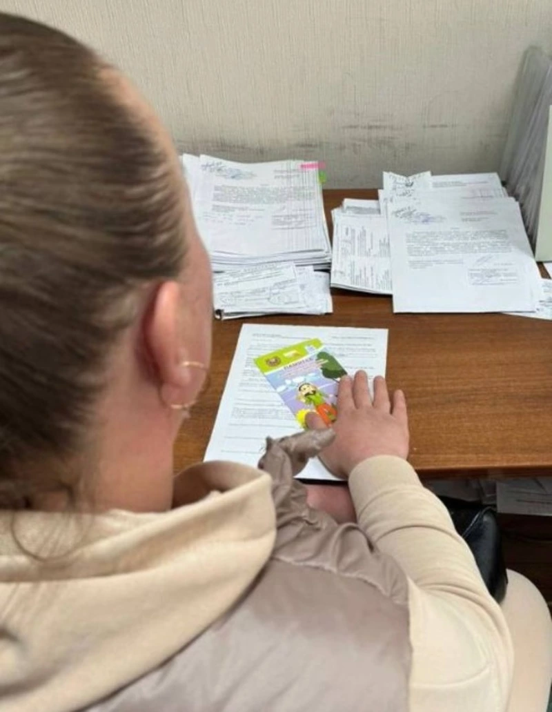 Мать с ребенком на электросамокате оштрафовали в Южно-Сахалинске