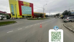 В Южно-Сахалинске рядом с ТЦ «Орбита» автомобиль задним ходом наехал на женщину