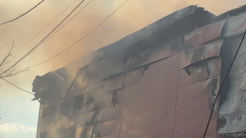 Прокуратура начала проверку из-за отключения света после пожара в Дальнем