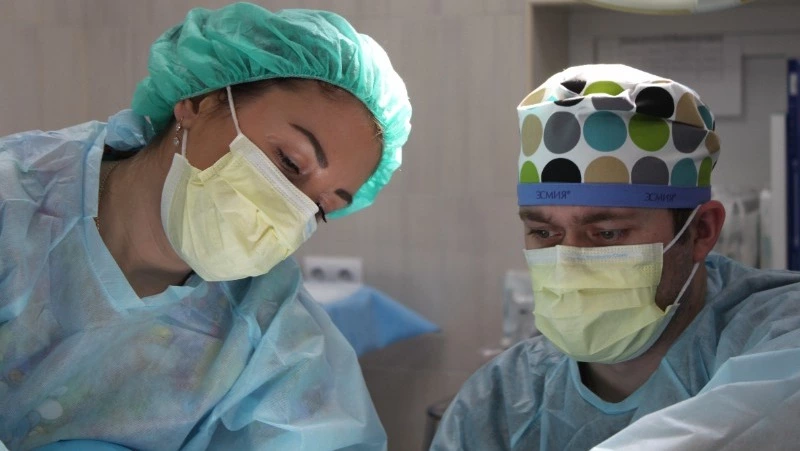 Медики продолжат получать доплаты за работу с ковидными пациентами