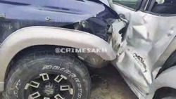 Внедорожник протаранил универсал с женщиной и подростками под Долинском