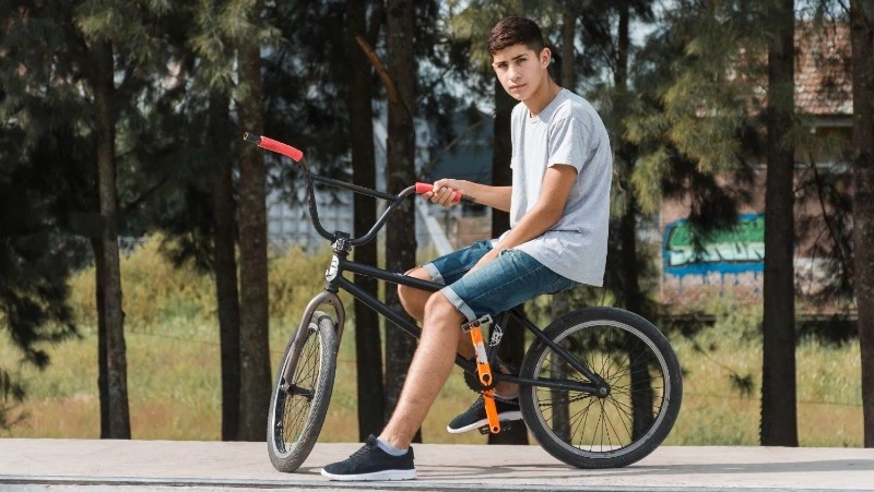 Подросток своровал велосипед и спрятал его в гараже родителей в Корсакове 