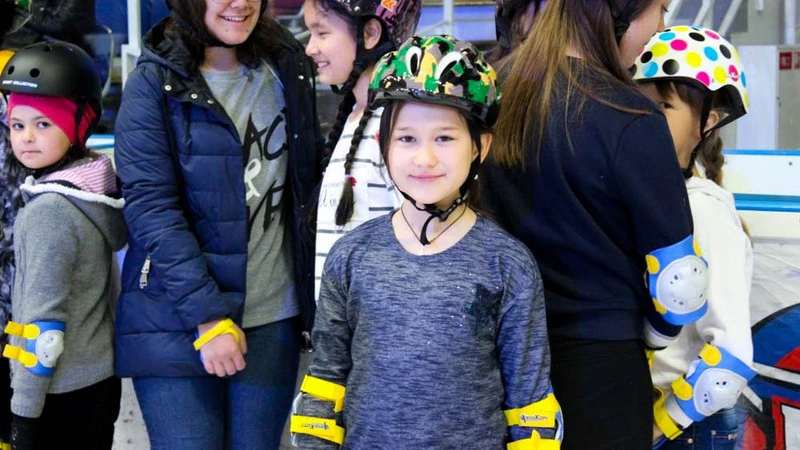 Проект «Коньки в школу» к концу года охватит 500 школьников Сахалина