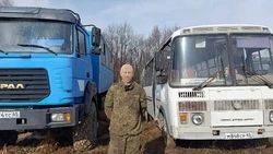 Сахалинцы отправили в зону СВО «Урал» и ПАЗ