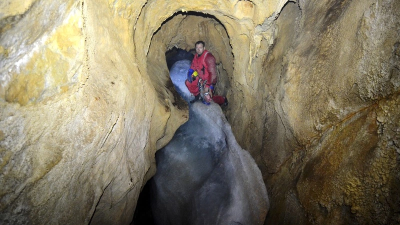 Реликтовый ледник обнаружили в пещерах Сахалина