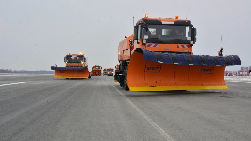 Взлетную полосу в Южно-Сахалинске этой зимой будут чистить в два раза быстрее