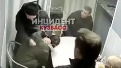 Кемеровчанин несколько раз ударил мужчину ножом в пивном магазине 