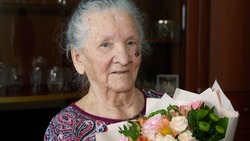 Мэрия Южно-Сахалинска поздравила ветерана Марию Жук с 93-м днем рождения