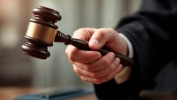 На Сахалине вступил в силу приговор водителю, переехавшему человека на парковке ТРЦ