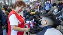 «Крымскую весну» встретили на железнодорожном вокзале Южно-Сахалинска