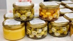 Сахалинские фермеры представили козьи сыры и рыбу на рождественской ярмарке