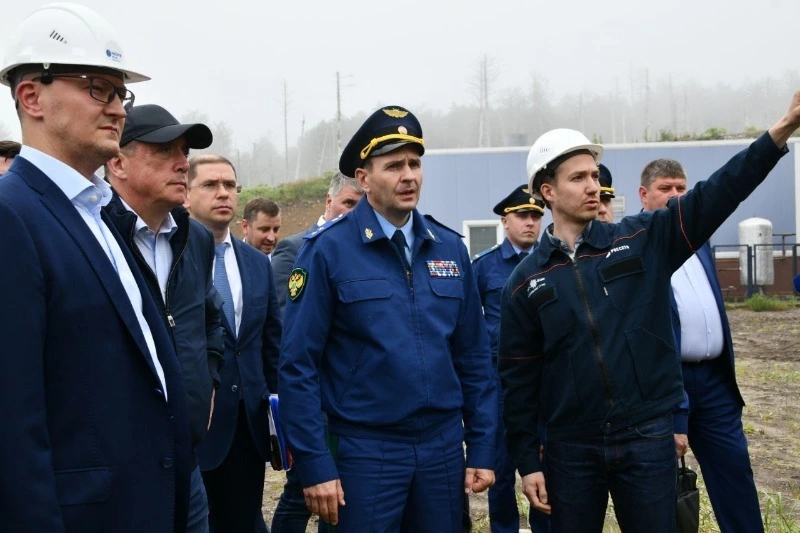 Лимаренко потребовал сократить отставание по важным стройкам на Курилах