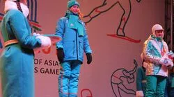 Сахалинскую лыжницу Анну Кожинову на сцене встретила буря оваций