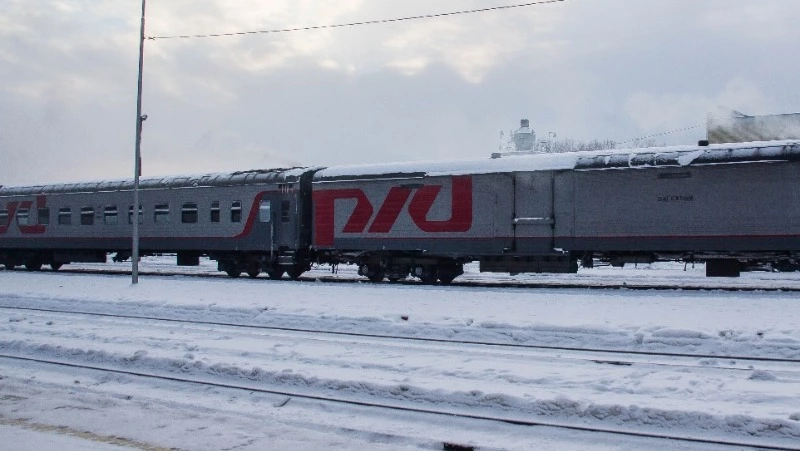 Резкое торможение поезда не спасло от удара «легковушку» в Сахалинской области 