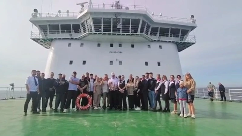 Паром доставил на Сахалин делегацию с частицей Вечного огня из Москвы