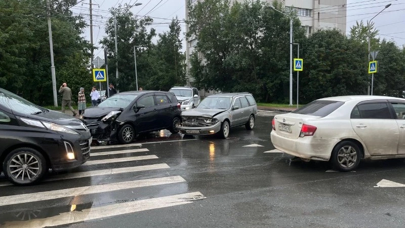 Тройное ДТП произошло на перекрестке в Южно-Сахалинске