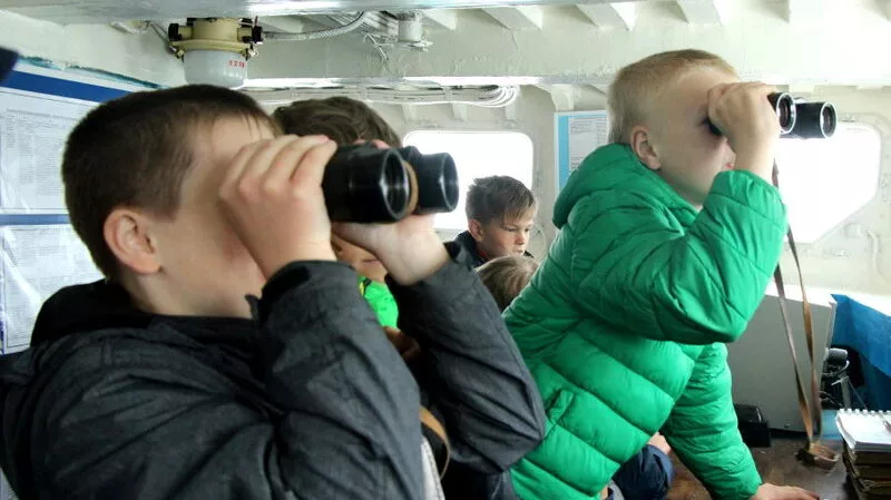 Сахалинские «тигрята» побывали на пограничном сторожевом корабле