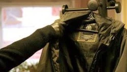 Сахалинца подозревают в краже женской одежды из торгового центра