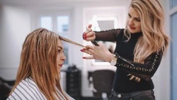 Лунный календарь стрижек на апрель 2024 года: благоприятные дни для похода в парикмахерскую