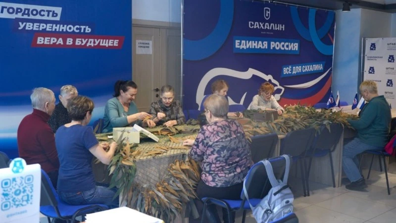 «Серебряные» волонтеры Южно-Сахалинска с начала года сплели восемь сетей для бойцов СВО