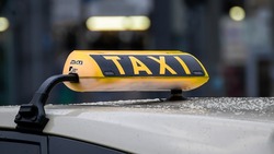 Глава СПЧ предложил запретить работать в такси по иностранным правам