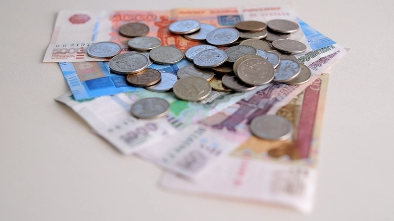 На выплаты семьям с детьми направят еще миллиарды рублей