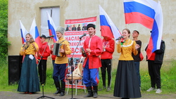 Фолк-музыканты из Москвы спели под гармонь на дне рождения сахалинского села