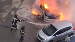 Два автомобиля вспыхнули в Южно-Сахалинске 21 марта