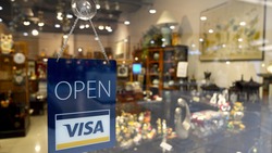 Фейк о Visa и Mastercard напугал сахалинцев. Пишут, что непривитых не будут обслуживать