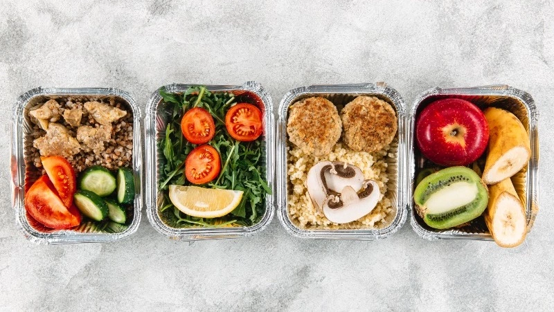 Из доставки и магазинов: более половины россиян покупают готовую еду