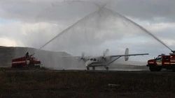 В Северо-Курильске впервые приземлился пассажирский самолет