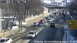Авария на проспекте Победы в Южно-Сахалинске ограничила движение автомобилей