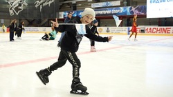 День зимних видов спорта отметили массовыми катаниями на льду в Южно-Сахалинске